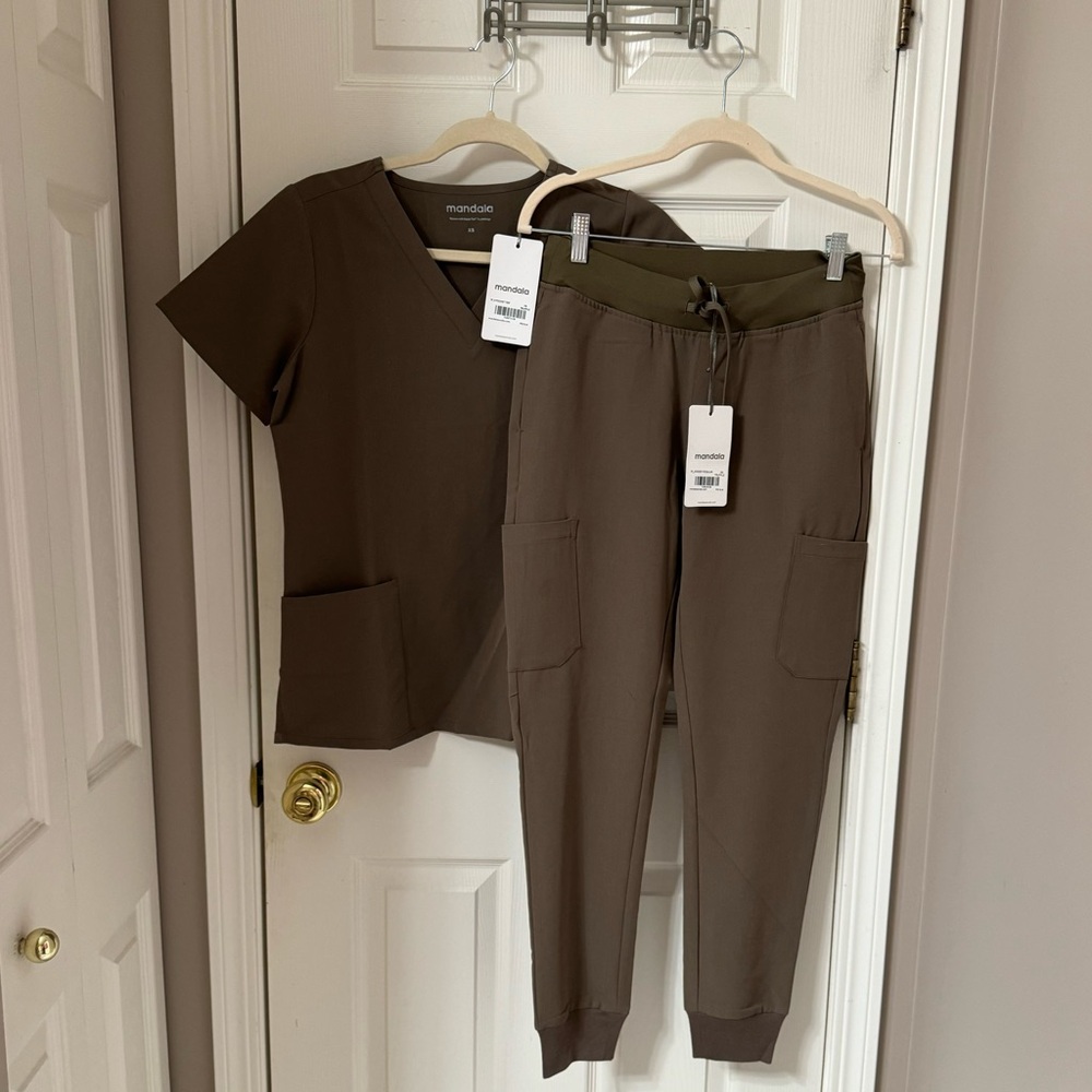 NWT Mandala Scrub Set - Truffle - XS